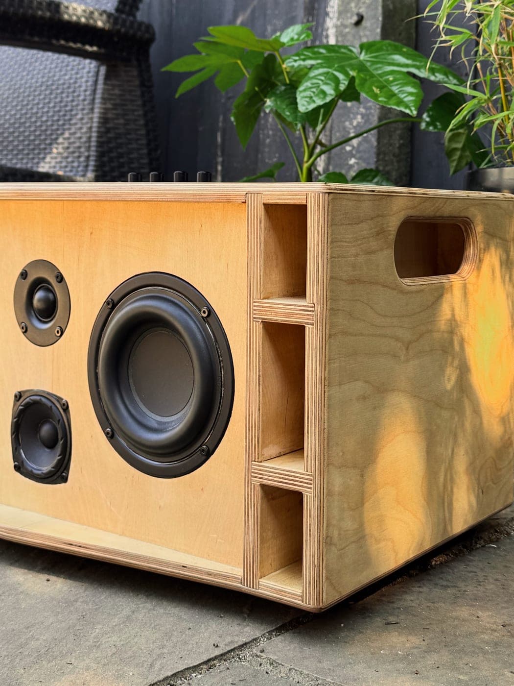 00 Audio × Storrs driver array and internal bracing